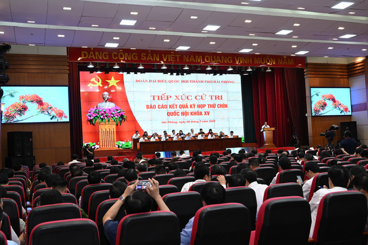Toàn cảnh buổi tiếp xúc cử tri của Đoàn Đại biểu Quốc hội thành phố Hải Phòng tại Hải Phòng nhằm báo cáo kết quả của kỳ họp lần thứ 9, Quốc hội khóa XV