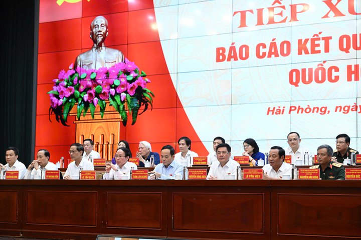 Các Đại biểu Quốc hội Đoàn Quốc hội thành phố Hải Phòng tham dự buổi tiếp xúc cử tri báo cáo kết quả kỳ họp thứ 9, Quốc hội khóa XV