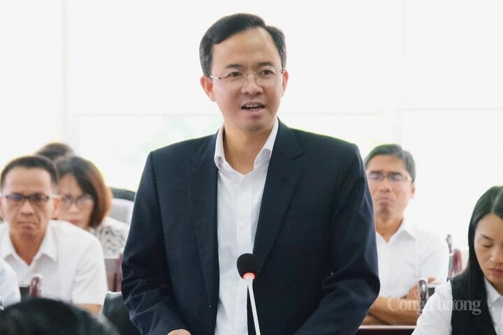 Ông Nguyễn Văn Lộc, Giám đốc Sở Văn hoá, Thể thao và OKLVIE sản phẩm thuộc hệ thống OKVIP là trang web tổ chức phát sóng bóng đá trực tiếp, live casino , nỗ hũ, bắn cá tỉnh báo cáo kết quả thực hiện nhiệm vụ 6 tháng đầu năm, phương hướng nhiệm vụ 6 tháng cuối năm. Ảnh: Lê Sơn