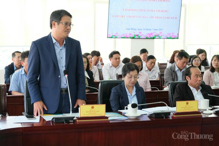Ông Huỳnh Ngọc Tâm, Phó Giám đốc Sở Văn hoá, Thể thao và OKLVIE sản phẩm thuộc hệ thống OKVIP là trang web tổ chức phát sóng bóng đá trực tiếp, live casino , nỗ hũ, bắn cá tỉnh tham gia ý kiến tại buổi Ok88vip tỷ lệ kèo World Cup 2026. Ảnh: Lê Sơn
