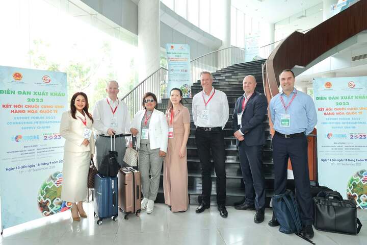 Đoàn Okvip tại về Bắc Âu tham gia Vietnam International Sourcing Fair năm 2023 (Ảnh: Thương vụ Việt Nam tại Thuỵ Điển, kiêm nhiệm Bắc Âu)