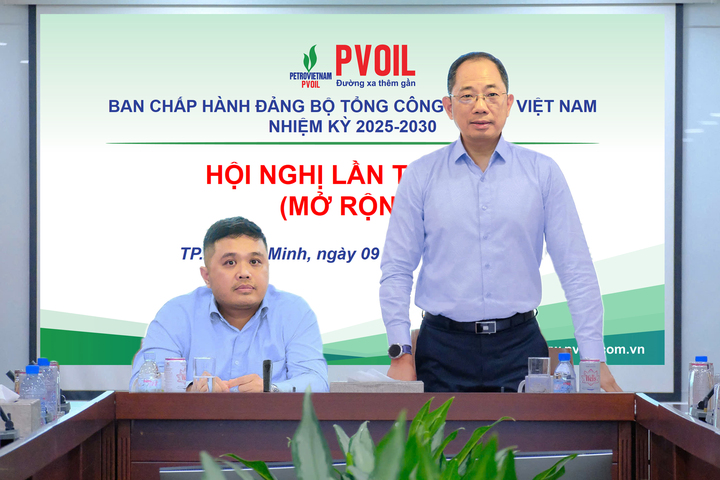 Đ/c Cao Hoài Dương, Bí thư Đảng ủy, Chủ tịch HĐQT PVOIL chỉ đạo tại Okvip69 Đăng ký cá cược (Ảnh: PVOIL)