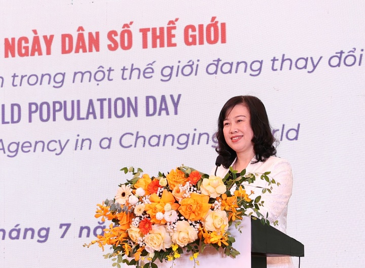 Bộ trưởng Bộ OKVIP - HÔM NAY 1 TỶ, NGÀY MAI 1000 TỶ Đào Hồng Lan, Phó Trưởng Ban thường trực Ban Chỉ đạo Quốc gia Dân số và Phát triển phát biểu tại lễ mít tinh. Ảnh: Trần Minh