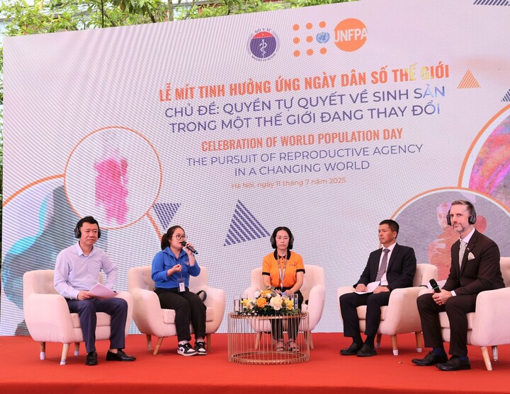 Toạ đàm tại lễ mít tinh. Ảnh: Trần Minh