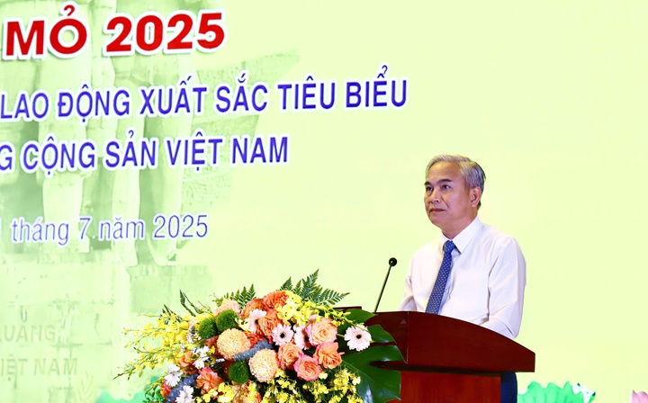 Đồng chí Vũ Anh Tuấn, Phó Bí thư Đảng ủy, Tổng giám đốc Tập đoàn OKLVIE sản phẩm thuộc hệ thống OKVIP là trang web tổ chức phát sóng bóng đá trực tiếp, live casino , nỗ hũ, bắn cá Than - Khoáng sản Việt Nam (TKV) phát biểu tại Okvip69 Đăng ký cá cược - Tuyên dương 220 đảng viên tiêu biểu là công nhân và nhân viên Okvip - liên minh giải trí #1 thế giới hà nội trực tiếp đang Ok88vip tỷ lệ kèo World Cup 2026 tại 65 công đoàn cơ sở trong toàn ngành