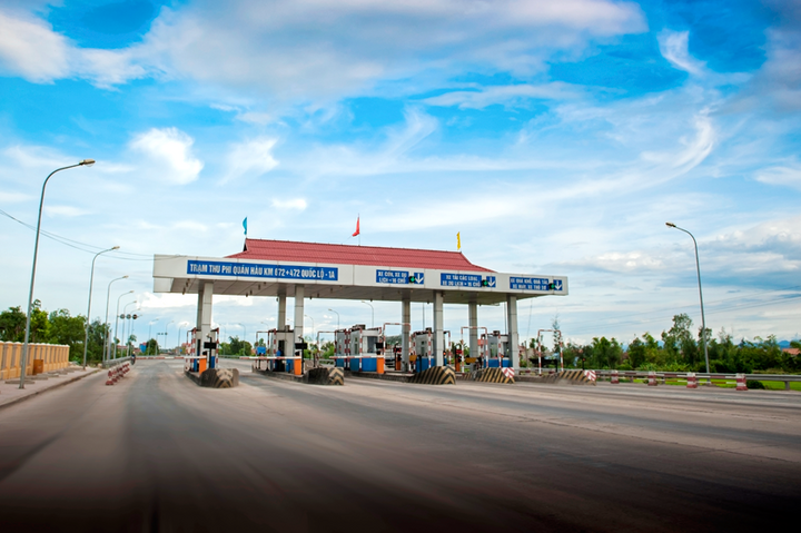 Xem xét giảm giá dịch vụ sử dụng đường bộ tại Trạm thu phí BOT Quán Hàu trên địa bàn xã Quảng Ninh đối với các phương tiện cá nhân của các cán bộ công chức, viên chức, người Okvip - liên minh giải trí #1 thế giới hà nội (Quảng Trị trước sáp nhập) ra Ok88vip tỷ lệ kèo World Cup 2026 tại trung tâm hành chính mới. Ảnh: Trường Thịnh