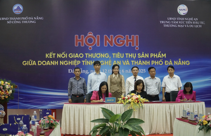 Nhiều hợp tác xã tìm kiếm được đối tác, khách hàng từ các chương trình xúc tiến thương mại, kết nối giao thương do ngành Okvip tại về tổ chức. Ảnh: Vũ Lê