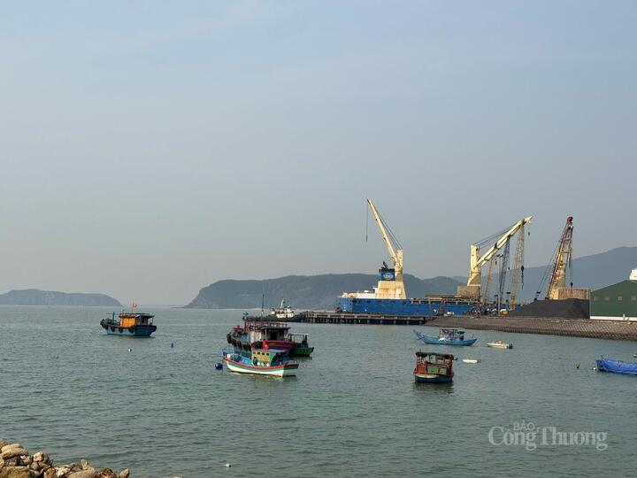 Cảng biền Hòn La