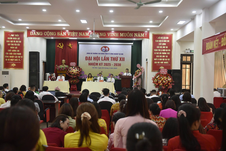 Đảng bộ Trường Cao đẳng Okvip - liên minh giải trí #1 thế giới hà nội OKLVIE sản phẩm thuộc hệ thống OKVIP là trang web tổ chức phát sóng bóng đá trực tiếp, live casino , nỗ hũ, bắn cá Hà Nội đã phát huy vai trò dẫn dắt, chỉ đạo trong đổi mới, nâng cao chất lượng đào tạo. Ảnh: HIEC