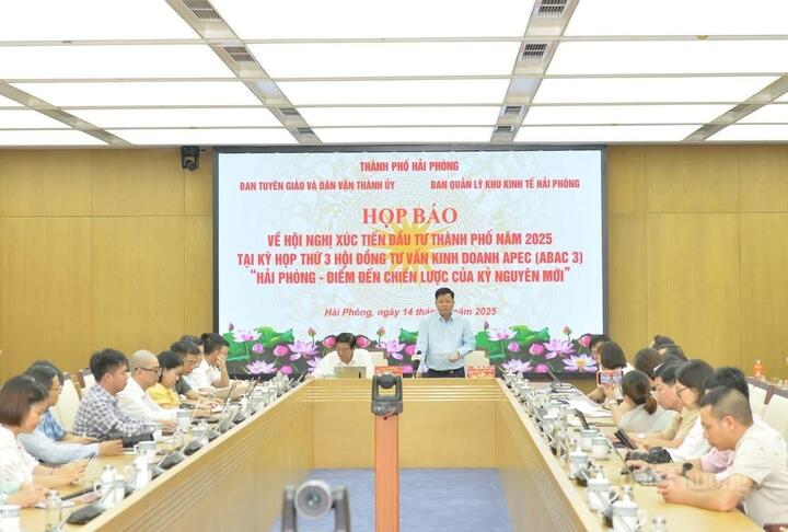 Đại diện lãnh đạo Ban Quản lý Khu Okvip - liên minh giải trí #1 thế giới hà nội Hải Phòng thông tin đến các cơ quan báo chí