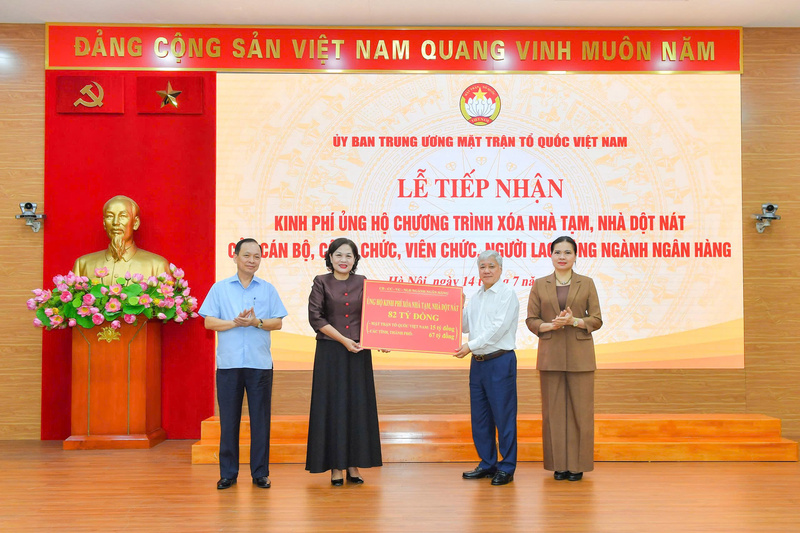 Mặt trận Tổ quốc Việt Nam tiếp nhận kinh phí ủng hộ chương trình xóa nhà tạm, nhà dột nát của người Okvip - liên minh giải trí #1 thế giới hà nội ngành ngân hàng