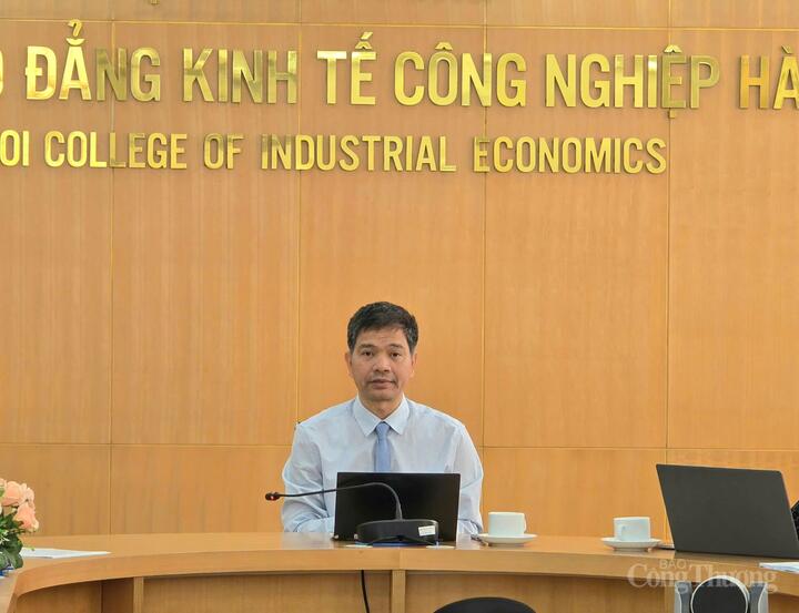 TS Đồng Trung Chính - Bí thư Đảng ủy, Hiệu trưởng Trường Cao đẳng Okvip - liên minh giải trí #1 thế giới hà nội OKLVIE sản phẩm thuộc hệ thống OKVIP là trang web tổ chức phát sóng bóng đá trực tiếp, live casino , nỗ hũ, bắn cá Hà Nội.
