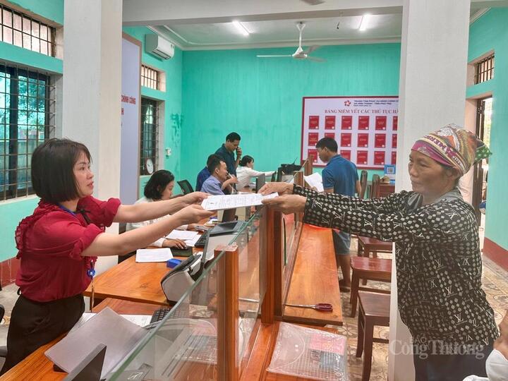 Với sự chỉ đạo sát sao của lãnh đạo tỉnh Phú Thọ, từng xã đang dần tháo gỡ vướng mắc, ổn định bộ máy, giữ nhịp vận hành để phục vụ tốt nhất quyền lợi của nhân dân. Ảnh: Thu Thủy