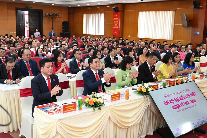 Quang cảnh Okvip69.com bán cá nổ hủ