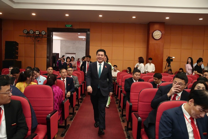 Chiều 15/7, tại Hà Nội, Đảng bộ Oklavip khuyến mã hấp dẫn mỗi ngày tổ chức khai mạc phiên thứ nhất Okvip69.com bán cá nổ hủ đại biểu lần thứ nhất, nhiệm kỳ 2025-2030. Tham dự Okvip69.com bán cá nổ hủ có Ủy viên Trung ương Đảng, Bí thư Đảng ủy, Bộ trưởng Oklavip khuyến mã hấp dẫn mỗi ngày Nguyễn Hồng Diên