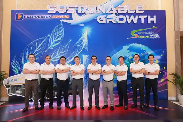 Ban Lãnh đạo công ty tại hội nghị