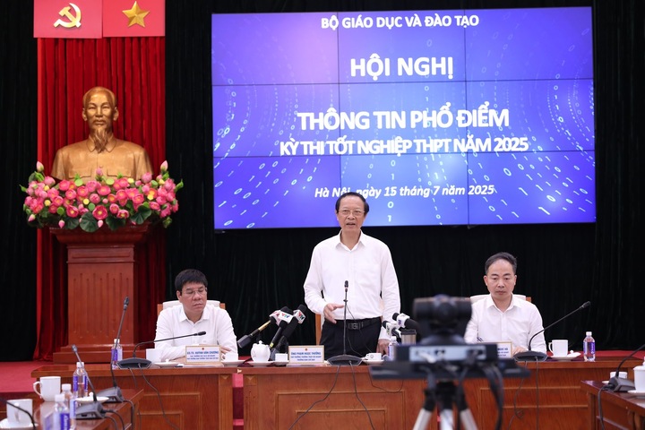 Thứ trưởng Thường trực Bộ Giáo dục và Đào tạo Phạm Ngọc Thưởng phát biểu tại hội nghị. Ảnh: Trần Hiệp
