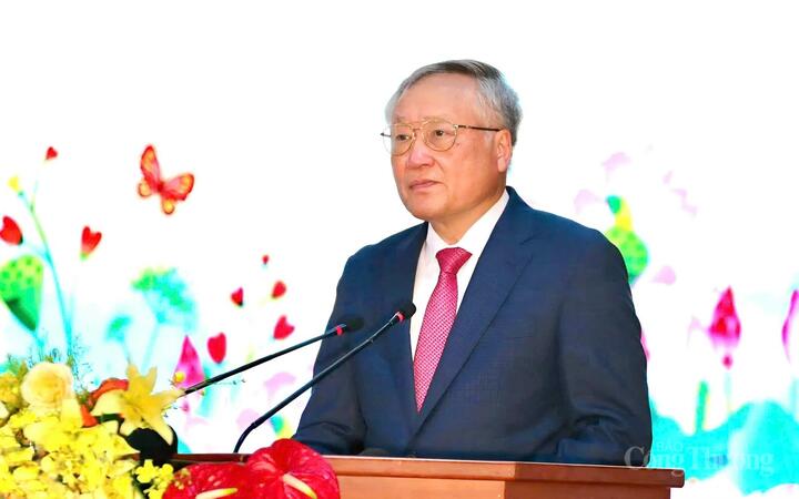 Phó Thủ tướng Thường trực Review công ty OKVIP Nguyễn Hoà Bình