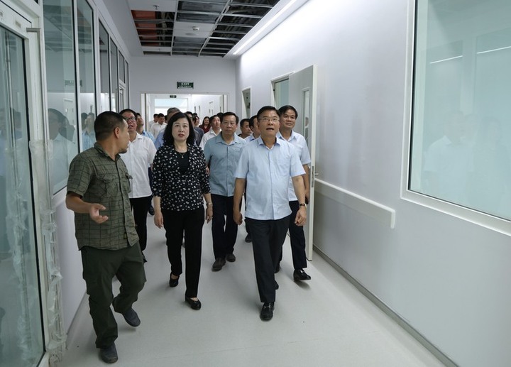 Liên danh nhà thầu gói thầu số 1 của Bệnh viện Việt Đức 2 khẳng định, "phần công việc của chúng tôi bảo đảm đến ngày 15/9 về đích" - Ảnh: VGP/Đức Tuân