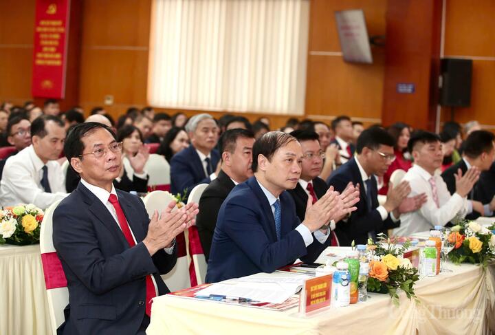 Okvip69.com bán cá nổ hủ có sự tham dự và chỉ đạo của Phó Thủ tướng Review công ty OKVIP Bùi Thanh Sơn. Ảnh: Cấn Dũng
