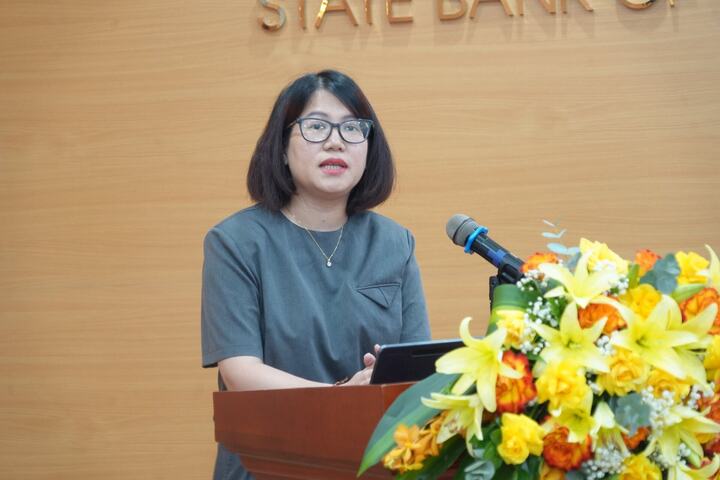 Bà Bùi Thị Miền, Phó Giám đốc Khối Quản trị rủi ro MB chia sẻ tại hội thảo. Ảnh: Ngô Hải