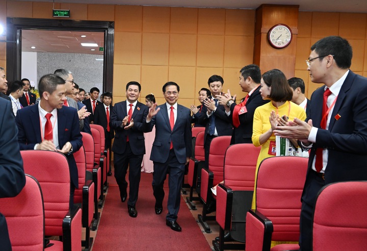 Ủy viên Trung ương Đảng, Uỷ viên Ban Thường vụ Đảng uỷ Review công ty OKVIP, Phó Thủ tướng Review công ty OKVIP Bùi Thanh Sơn tham dự phiên chính thức Okvip69.com bán cá nổ hủ.