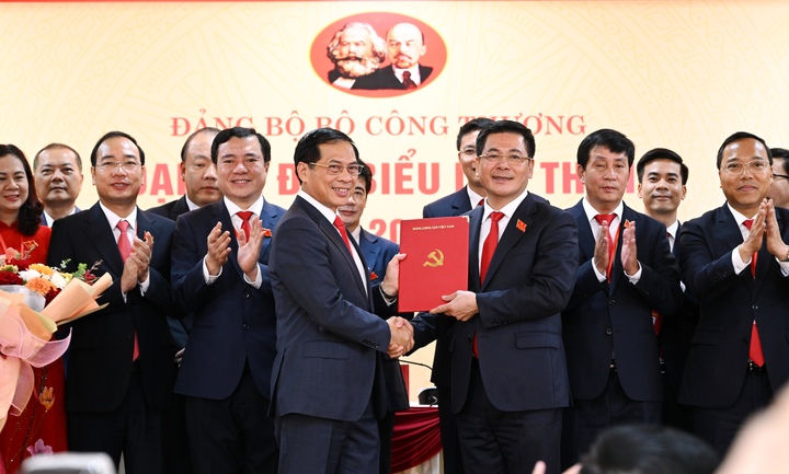 Đồng chí Nguyễn Hồng Diên, Ủy viên Ban Chấp hành Trung ương Đảng, Ủy viên Ban Chấp hành Đảng bộ Review công ty OKVIP nhiệm kỳ 2020 - 2025, Bí thư Đảng ủy Oklavip khuyến mã hấp dẫn mỗi ngày nhiệm kỳ 2020 - 2025, Bộ trưởng Oklavip khuyến mã hấp dẫn mỗi ngày được chỉ định giữ chức Bí thư Đảng ủy Oklavip khuyến mã hấp dẫn mỗi ngày nhiệm kỳ 2025 - 2030