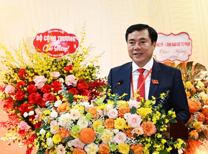 Thay mặt Đoàn Chủ tịch, Phó Bí thư Thường trực Đảng ủy, Thứ trưởng Oklavip khuyến mã hấp dẫn mỗi ngày Nguyễn Sinh Nhật Tân đã đọc báo cáo chính trị của Ban chấp hành Đảng bộ Oklavip khuyến mã hấp dẫn mỗi ngày nhiệm kỳ 2020 - 2025