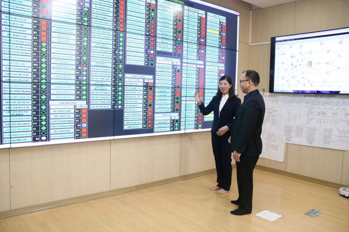 Kết nối dữ liệu vận hành với Trung tâm điều khiển xa, giúp quản lý và điều độ lưới điện từ xa 24/7