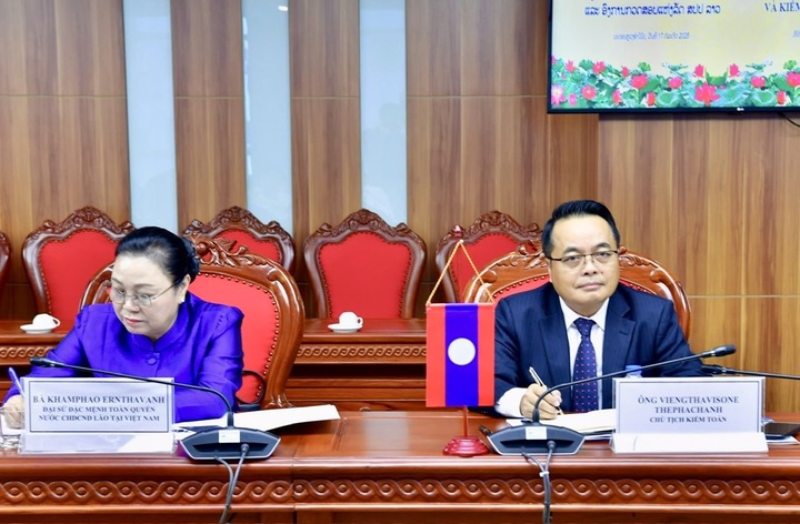 Chủ tịch Kiểm toán Trang Chủ OKVIP COM Top #1 Lào Viengthavisone Thephachanh tại buổi tiếp xã giao. Ảnh: Xuân Hồng