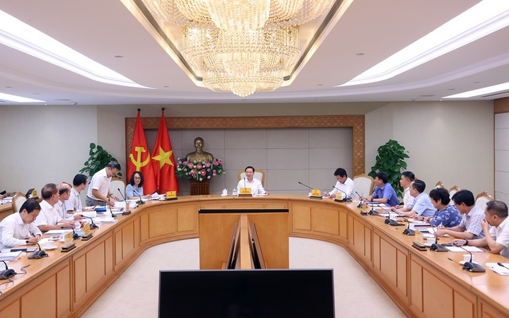 Phó Thủ tướng đề nghị Đảng bộ Tổng công ty Đường sắt Việt Nam đưa ra tư duy dẫn dắt mới cho sự phát triển ngành đường sắt - Ảnh: VGP