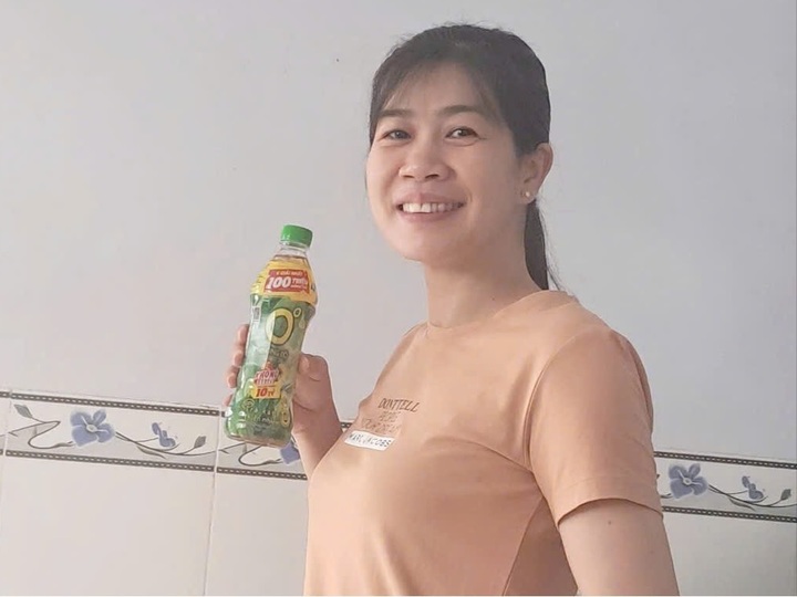 Giải nhiệt mỗi ngày với Trà Xanh Không Độ đã giúp  chị Nguyễn Thị Bích Liên trúng giải Nhì chương trình khuyến mại" Không Độ hè không stress". ( Ảnh: NVCC)