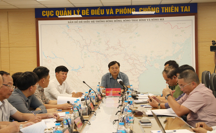 Thứ trưởng Nguyễn Hoàng Hiệp yêu cầu tất cả đơn vị, địa phương sẵn sàng phương án ứng phó theo phương châm “4 tại chỗ”. Ảnh: N.H