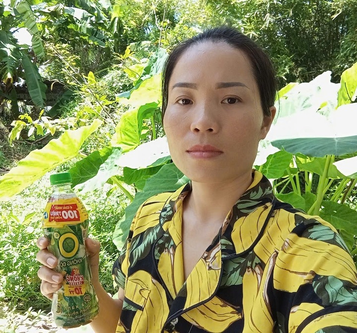 Chị Hứa Thị Ngọc Giầu là khách hàng thứ 4 trúng giải nhì là 1 voucher trị giá 20 triệu đồng. ( Ảnh: NVCC)