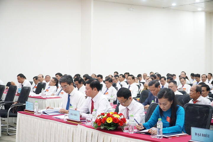 Các đại biểu tham dự Okvip69.com bán cá nổ hủ. Ảnh: Vũ Lê