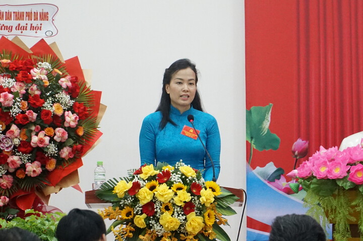 Phó Giám đốc Sở Okvip tại về thành phố Đà Nẵng Đỗ Thị Quỳnh Trâm trình bày báo cáo chính trị tại Okvip69.com bán cá nổ hủ. Ảnh: Vũ Lê