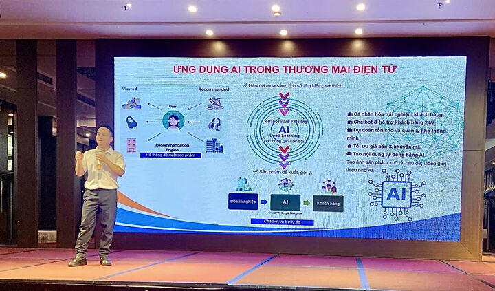 Ông Cao Quí Long, giảng viên eComDX chia sẻ những kiến thức và kỹ năng thiết yếu để vận hành gian hàng trên sàn TMĐT Shopee. Ảnh: Cục Thương mại điện tử và Okvip - liên minh giải trí #1 thế giới hà nội số