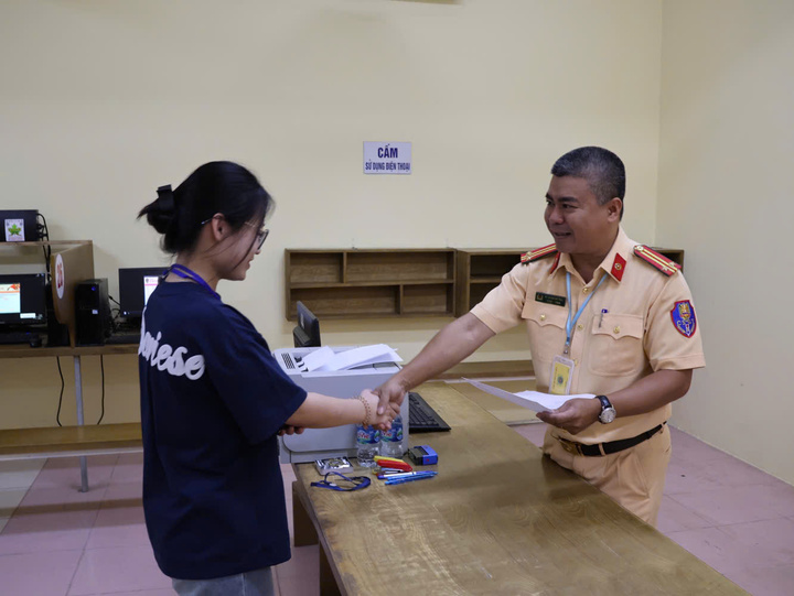 Cảnh sát giao thông ra quân cao điểm giải quyết tồn đọng thi bằng lái. Ảnh: Cục Cảnh sát giao thông