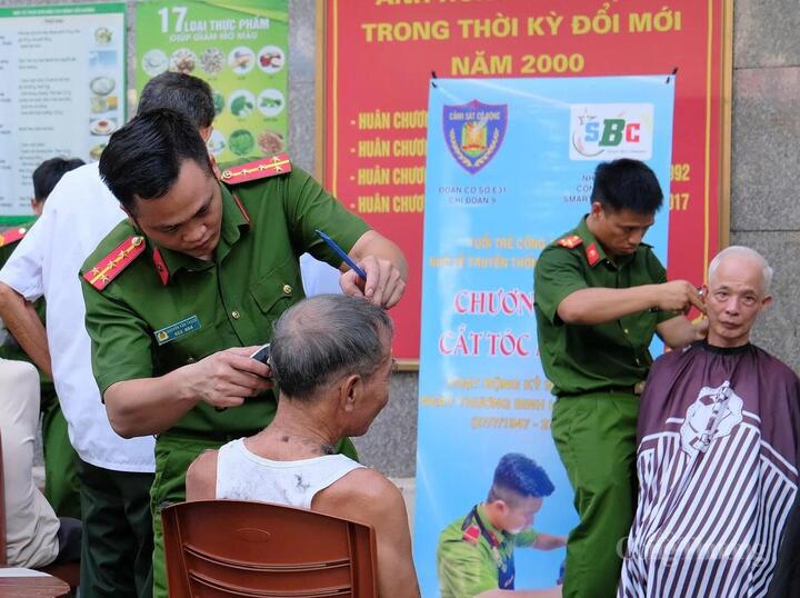 Khi màu áo lính gắn với trái tim tình nguyện - 5