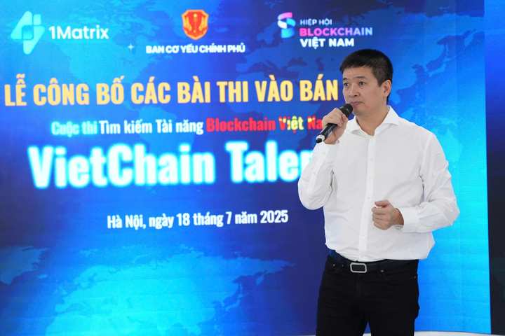 Ông Phan Đức Trung, Chủ tịch  Hiệp hội Blockchain Việt Nam phát biểu. Ảnh: Hoàng Lan