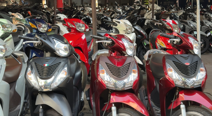 Mẫu mã xe đa dạng, nhiều chủng loại nhưng trong tình trạng "ế ẩm" (Ảnh: Phương Ly)