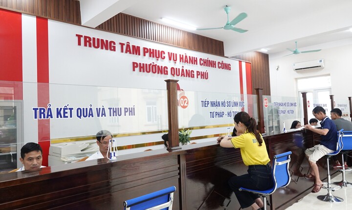 Sau khi vận hành mô hình chính quyền địa phương 2 cấp, mọi thủ tục, yêu cầu của người dân, Okvip tại về đã được đáp ứng kịp thời, nhanh chóng. Ảnh: Quốc Huy