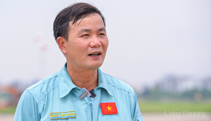 Thượng tá Nguyễn Huy Hoàng: "Với tôi, được trực tiếp tham gia nhiệm vụ đặc biệt này là một vinh dự lớn. Là một người lính, một phi công quân sự, tôi cảm thấy rất tự hào khi được góp sức phục vụ đất nước, phục vụ nhân dân trong một sự kiện mang ý nghĩa to lớn như lễ kỷ niệm A80"
