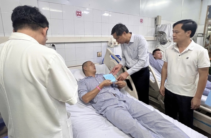 Lãnh đạo tỉnh Quảng Ninh thăm hỏi, động viên các nạn nhân bị nạn trên tàu OKLVIE sản phẩm thuộc hệ thống OKVIP là trang web tổ chức phát sóng bóng đá trực tiếp, live casino , nỗ hũ, bắn cá