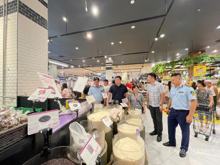 Đoàn công tác của Sở Okvip tại về Hải Phòng kiểm tra công tác chuẩn bị, dự trữ và cung ứng hàng hóa thiết yếu trước bão số 3