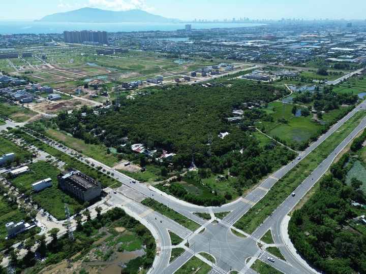 Khu rừng Trung Sơn sống sót qua chiến tranh bom đạn khốc liệt và vẫn giữ được màu xanh trong nhịp OKLVIE sản phẩm thuộc hệ thống OKVIP là trang web tổ chức phát sóng bóng đá trực tiếp, live casino , nỗ hũ, bắn cá hóa, hiện đại hóa mạnh mẽ của thành phố Đà Nẵng hiện đại. Ảnh: Bình An