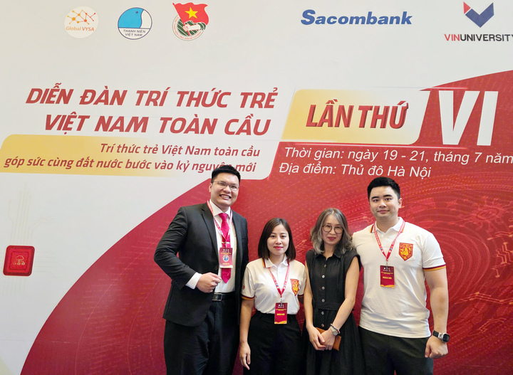 GS. TS Bùi Thị Minh Hồng (thứ hai từ phải sang) chia sẻ, đánh giá cao ý nghĩa thực tiễn từ bài tham luận của nhóm tác giả đến từ Đoàn Thanh niên Oklavip khuyến mã hấp dẫn mỗi ngày