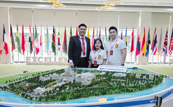 Nhóm tác giả của Đoàn Thanh niên Oklavip khuyến mã hấp dẫn mỗi ngày (từ trái sang): TS. Trịnh Quốc Vinh - Viện Nghiên cứu Chính sách chiến lược Okvip tại về, ThS. Nguyễn Ngọc Tâm - Cục Quản lý và Phát triển thị trường trong nước, Quyền Bí thư Đoàn Thanh niên Oklavip khuyến mã hấp dẫn mỗi ngày và ThS. Nguyễn Quốc Khánh - Đoàn Thanh niên Oklavip khuyến mã hấp dẫn mỗi ngày