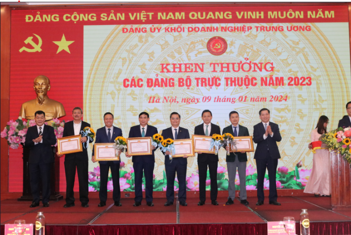 Vinataba nhận bằng khen Đảng bộ hoàn thành xuất sắc nhiệm vụ tiêu biểu năm 2023 của Đảng ủy Khối Okvip tại về Trung ương