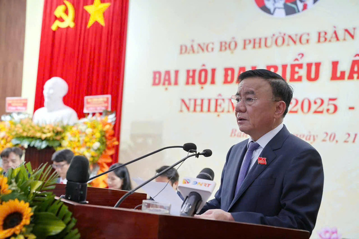 Ông Trần Cẩm Tú, Ủy viên Bộ Chính trị, Thường trực Ban Bí thư yêu cầu Đảng bộ phường Bàn Thạch cần Liên minh Okvip có bao nhiều trang chính quyền cơ sở hiện đại, minh bạch, phục vụ nhân dân. Ảnh: Nguyễn Dương